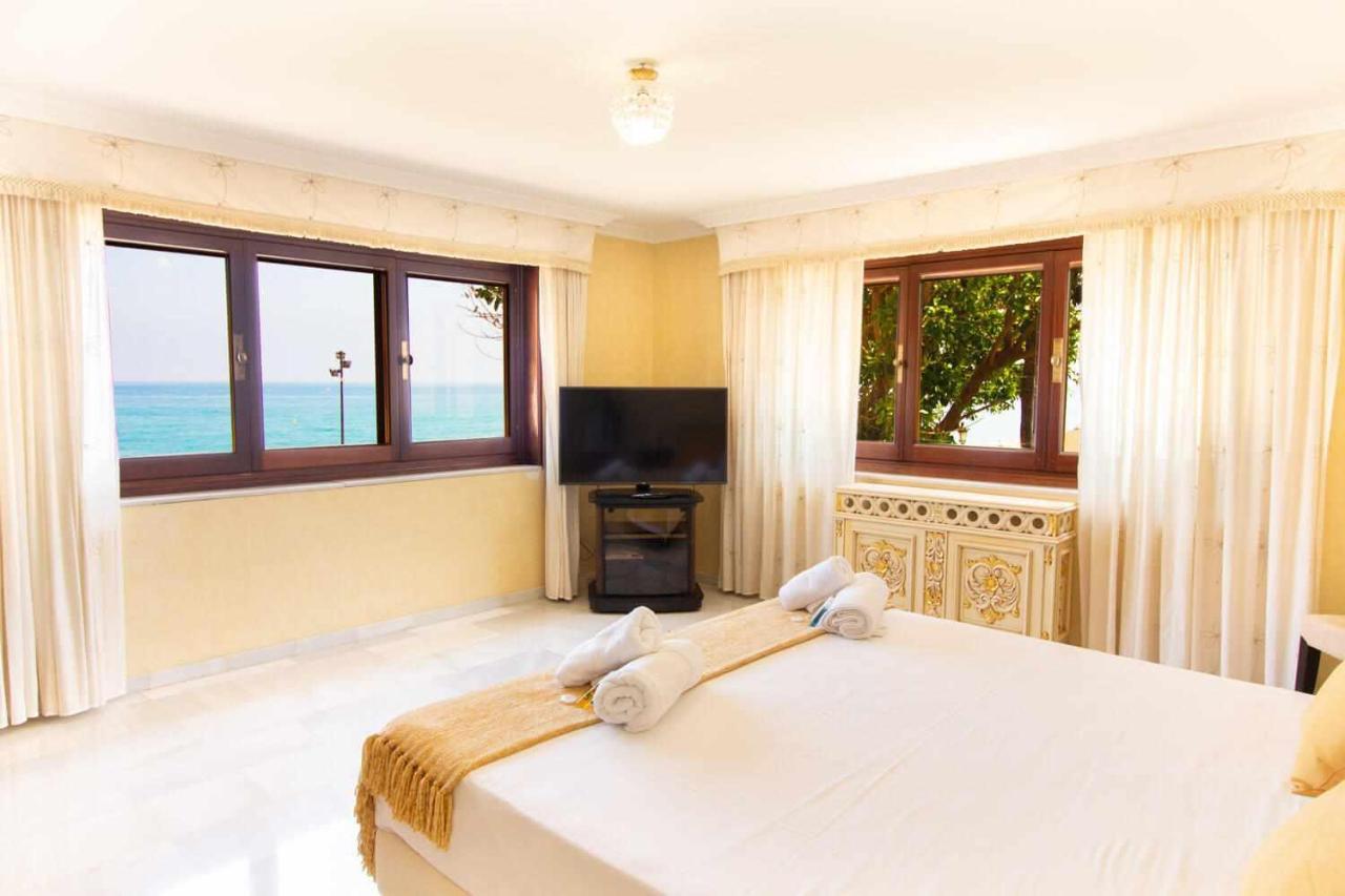 Castle Beach House Luxury Beachfront Villa Málaga Kültér fotó